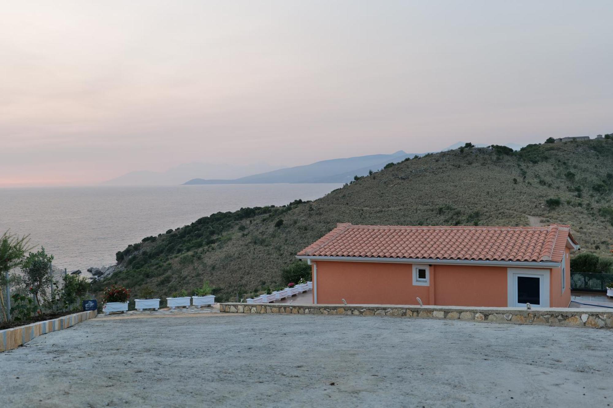 Twins Villa Sarandë Esterno foto